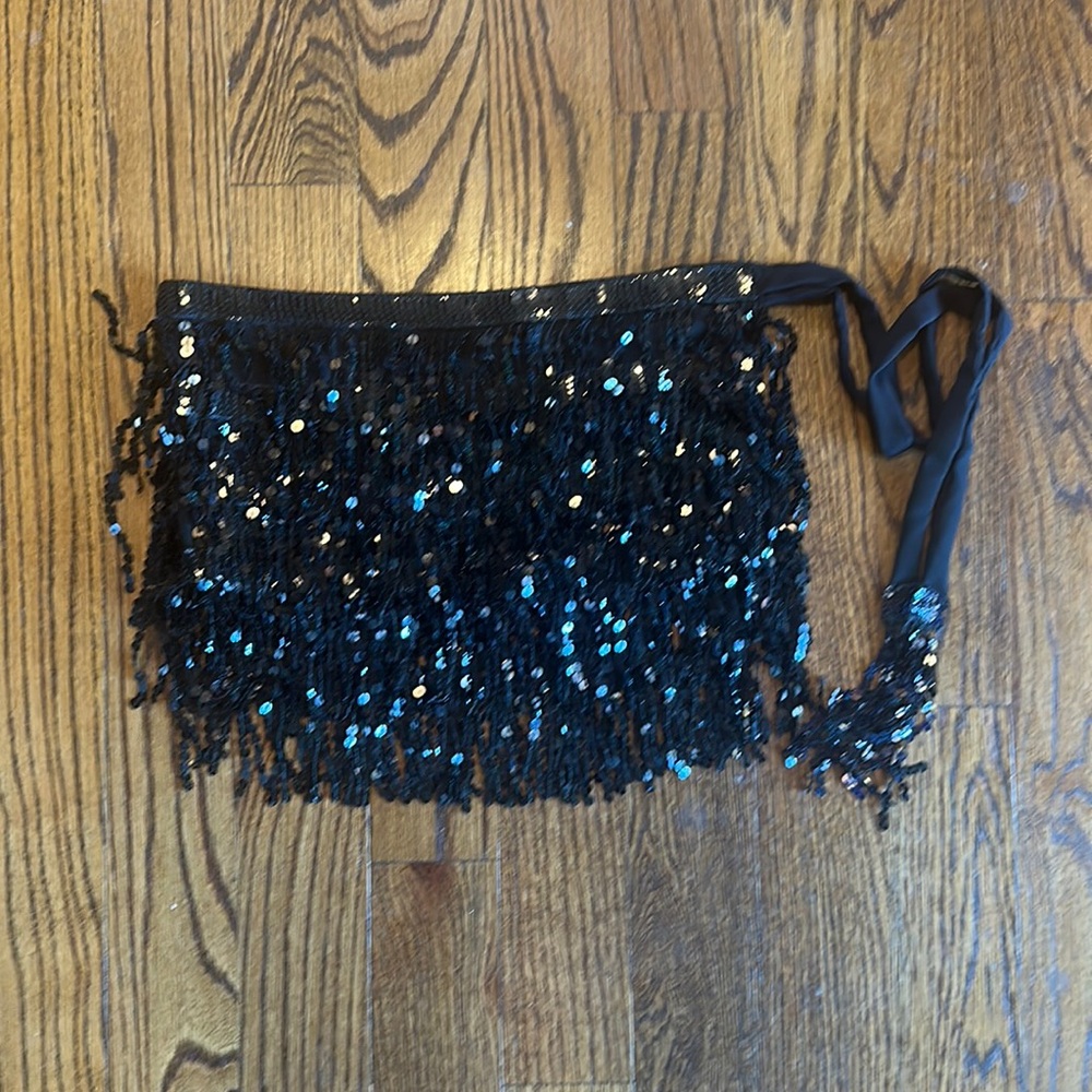 Black sequin tie wrap.